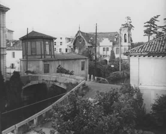 Canottieri Martesana. Villa Angelica. Ponte vecchio